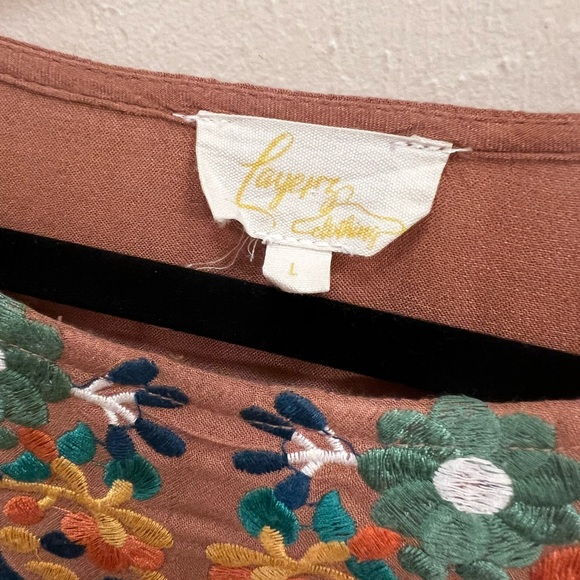 Embroidered Floral Women's Blouse - Picture 2 of 5